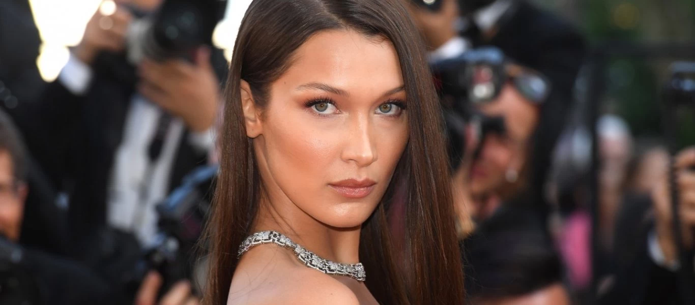 Η Bella Hadid φοράει το εντυπωσιακό της στρινγκ και αφήνει τα υπόλοιπα στην φαντασία (φώτο)